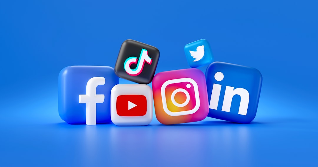 Social Media Manager al lavoro in un'agenzia digitale