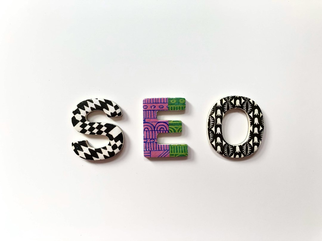 SEO specialist al lavoro in agenzia digitale IOCOS