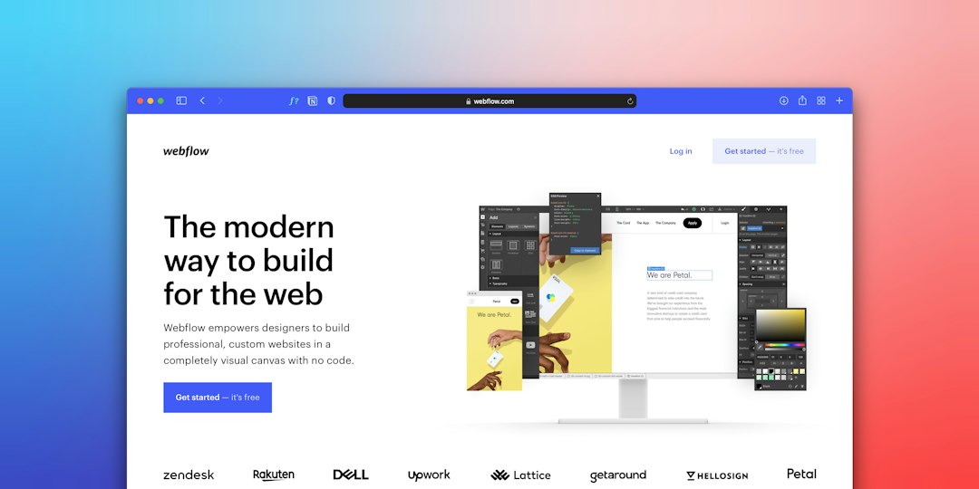 Sviluppatore frontend al lavoro in un'agenzia digitale